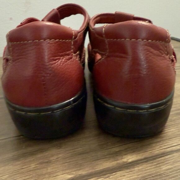 Clark’s Collection Red Leather Mary Jane Loafer With T Strap Design Size 8.5M - Picture 2 of 6